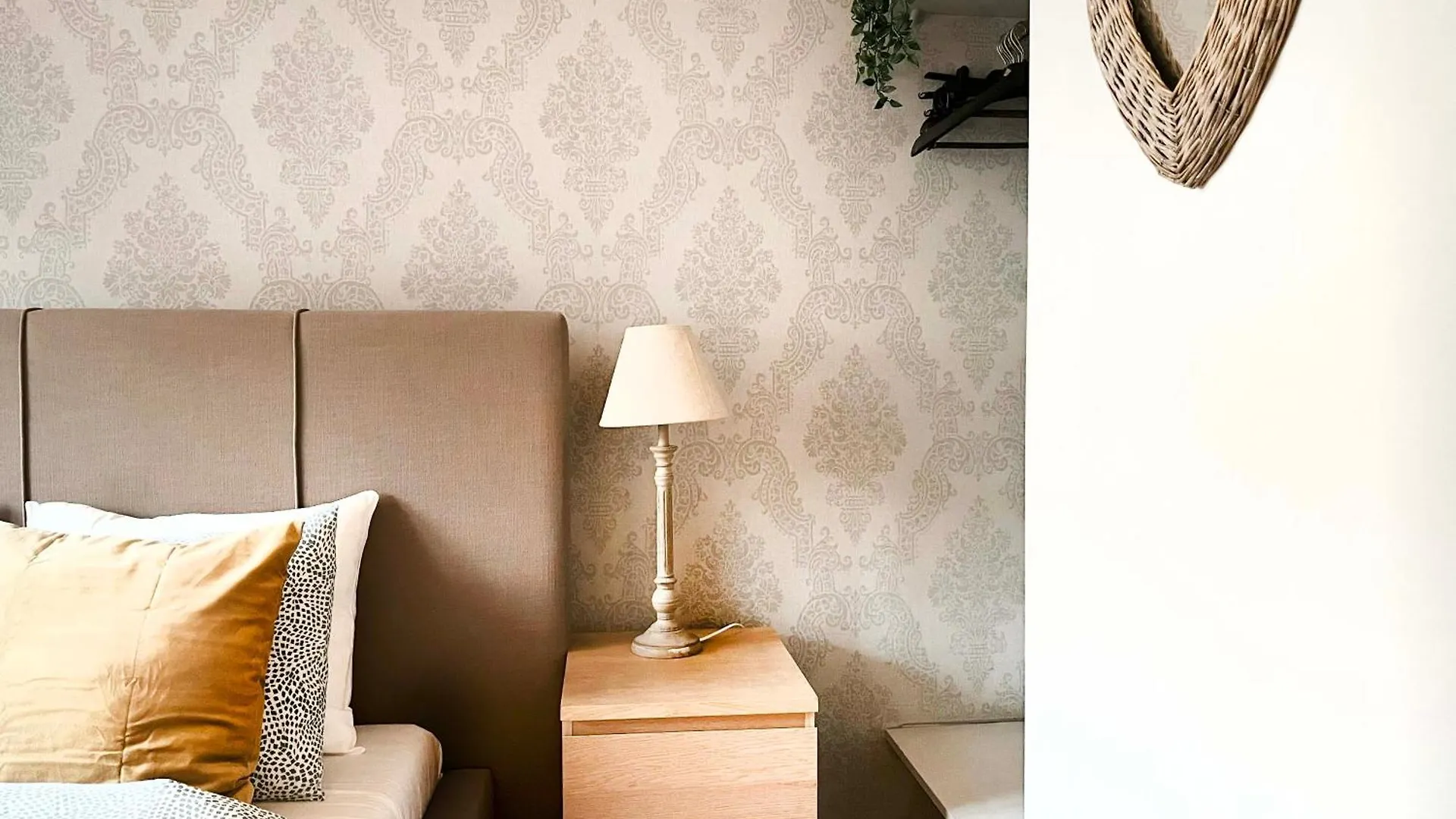Welcoming Apartments With Bedrooms And Air Conditioning, City Center Krakov