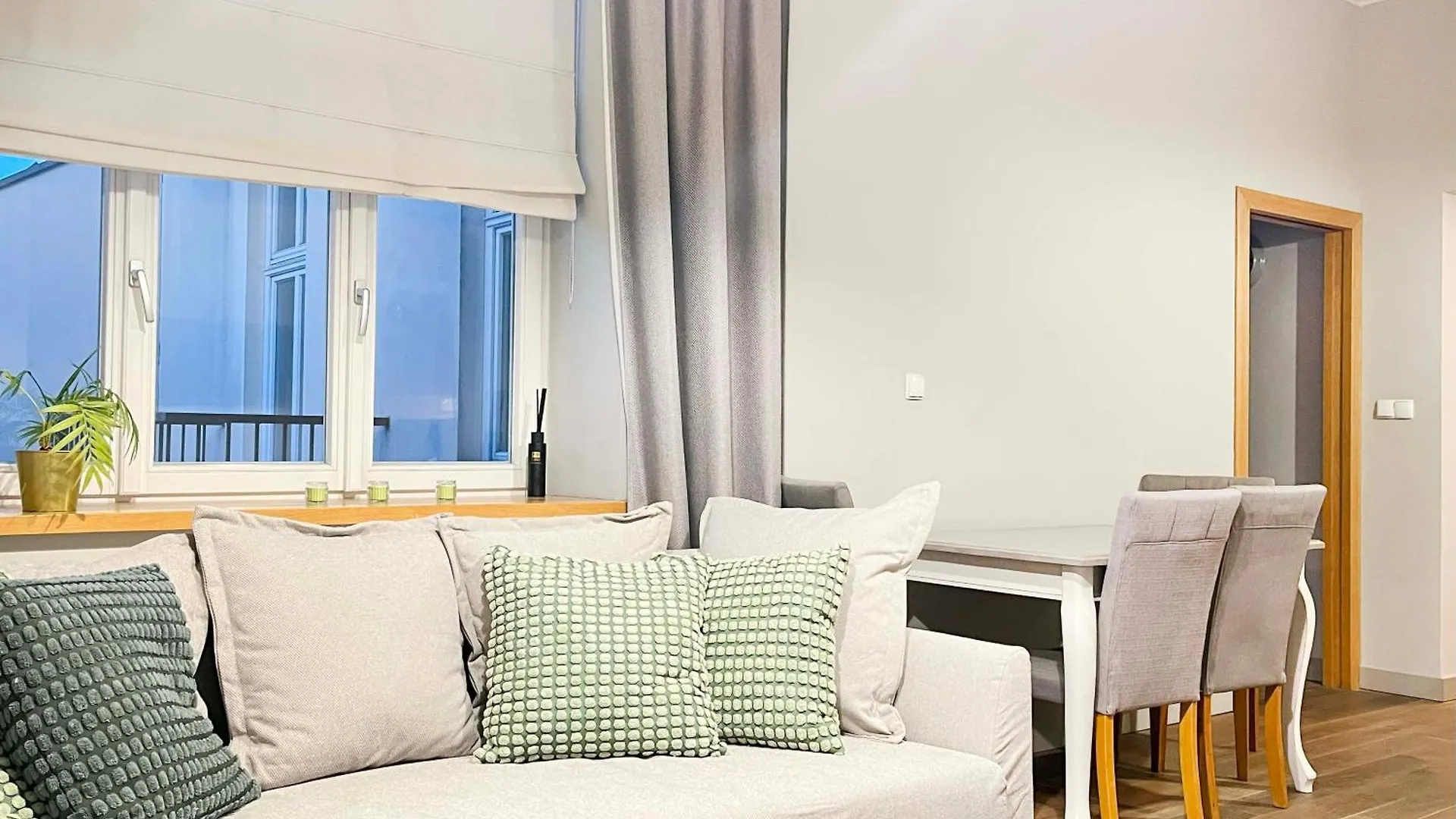 Welcoming Apartments With Bedrooms And Air Conditioning, City Center Kraków Polska
