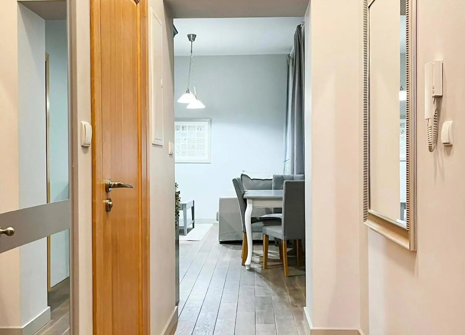 Welcoming Apartments With Bedrooms And Air Conditioning, City Center Kraków