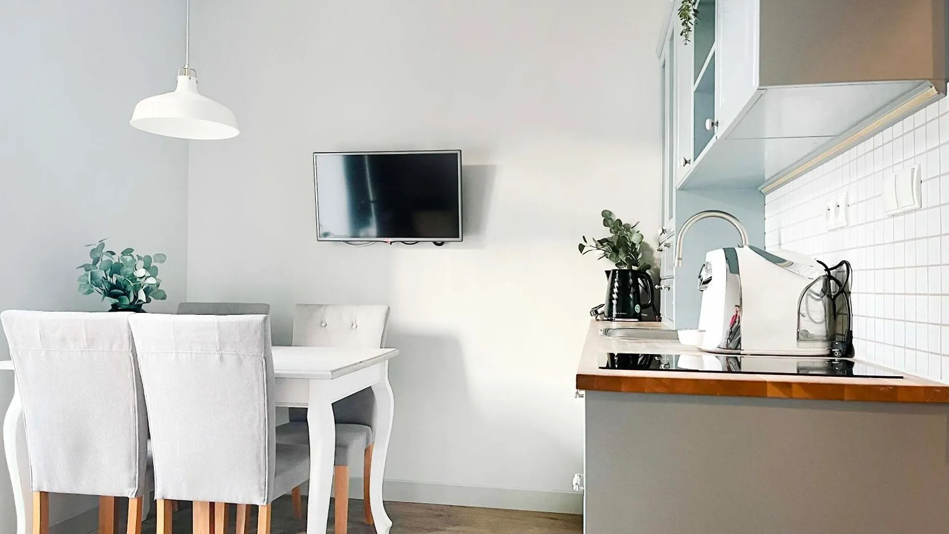Welcoming Apartments With Bedrooms And Air Conditioning, City Center Kraków Polska